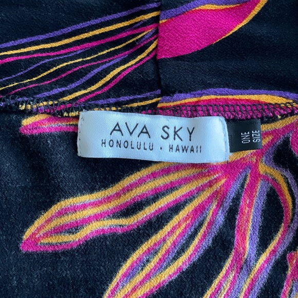 Ava Sky Kaftan - Picture 2 of 3